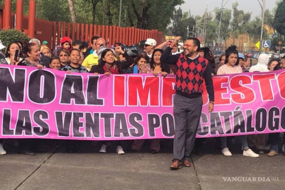 Comerciantes de ventas por catálogo protestan en San Lázaro por impuestos