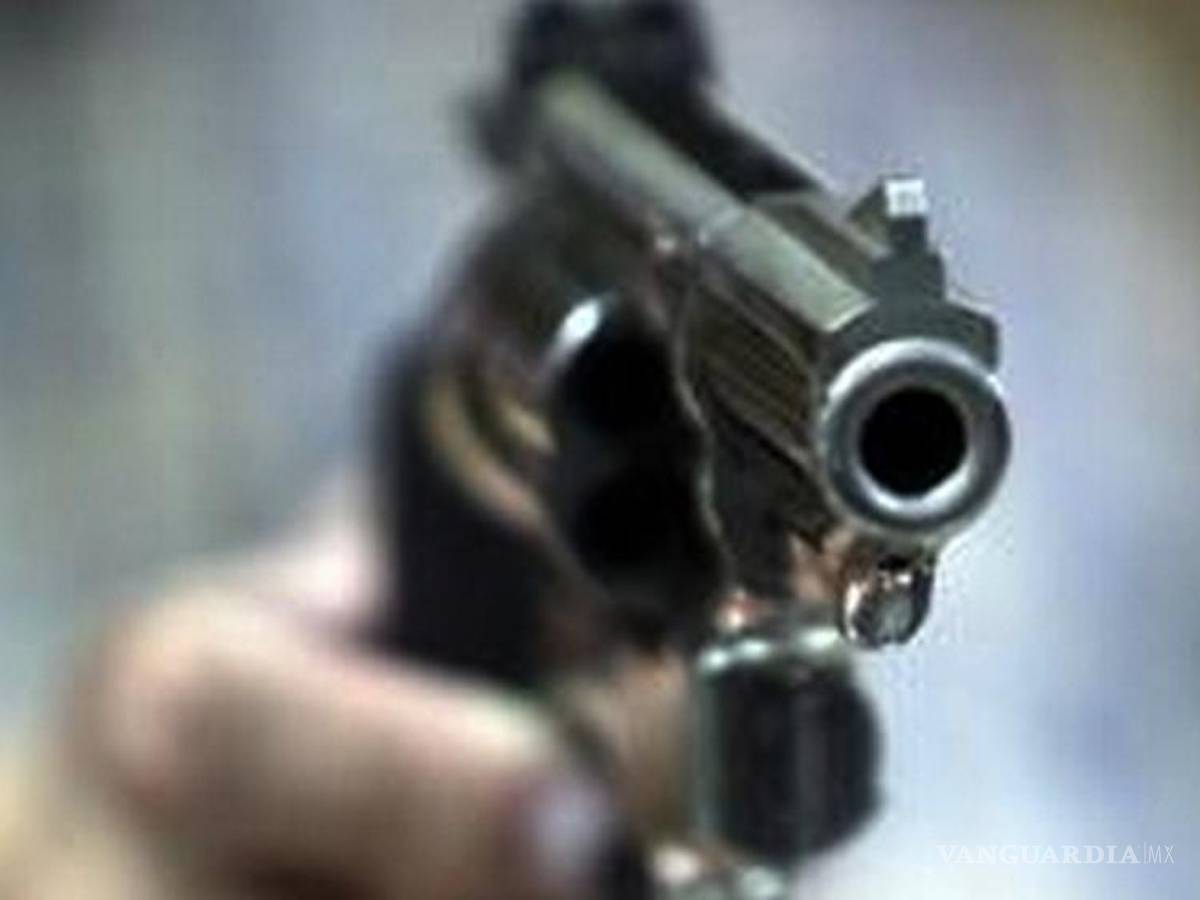 $!Padre de familia amenaza con pistola a profesor del Colegio Americano de Saltillo