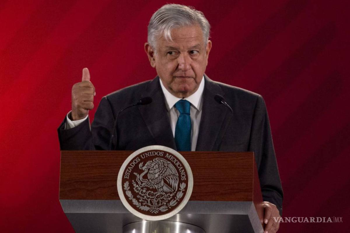 AMLO firma compromiso de no reelección y reitera que dejará el cargo en 2024