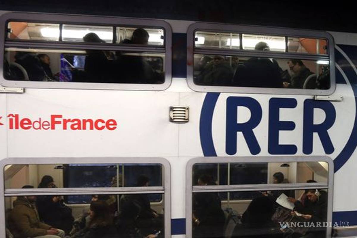 Bebé nacido en un tren de París viajará gratis hasta los 25 años