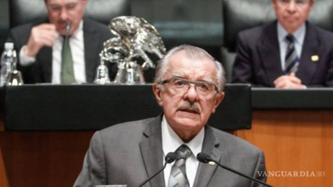 Aparece Braulio Fernández entre los peores senadores