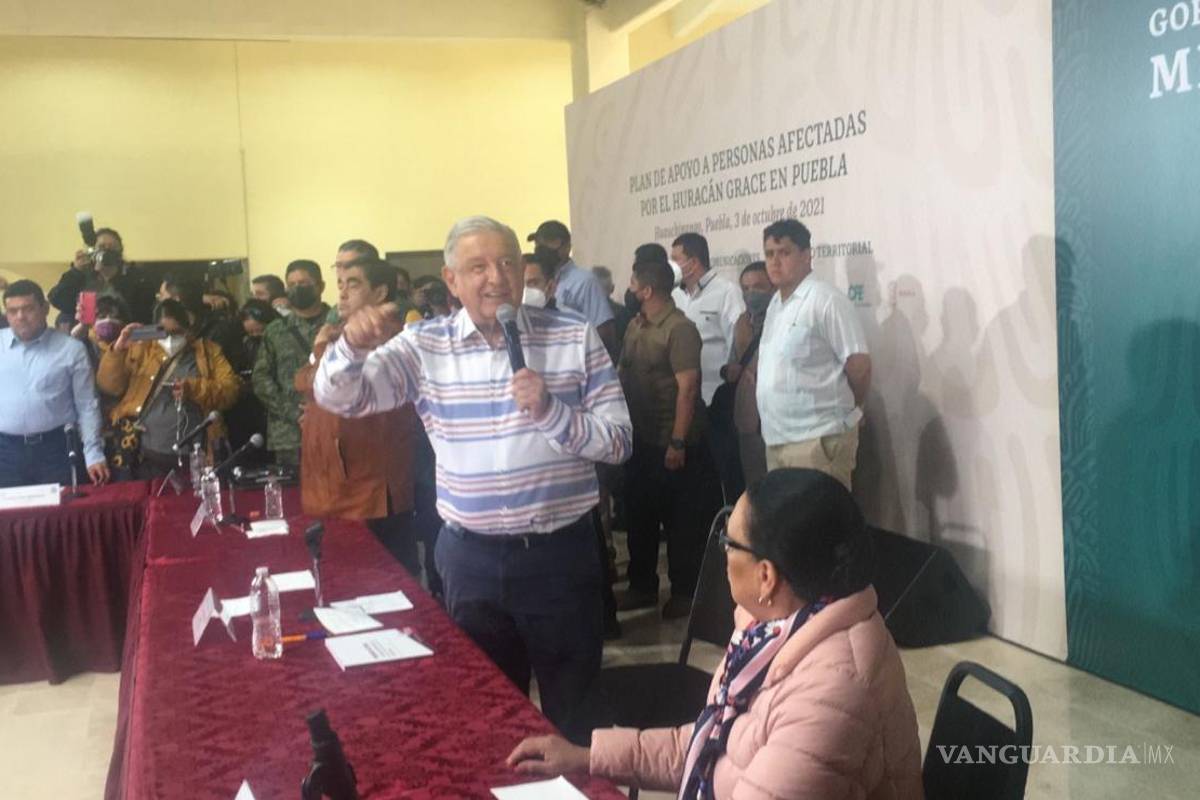 ‘Rompen’ damnificados del huracán “Grace” evento de AMLO en Puebla; reclaman abandono