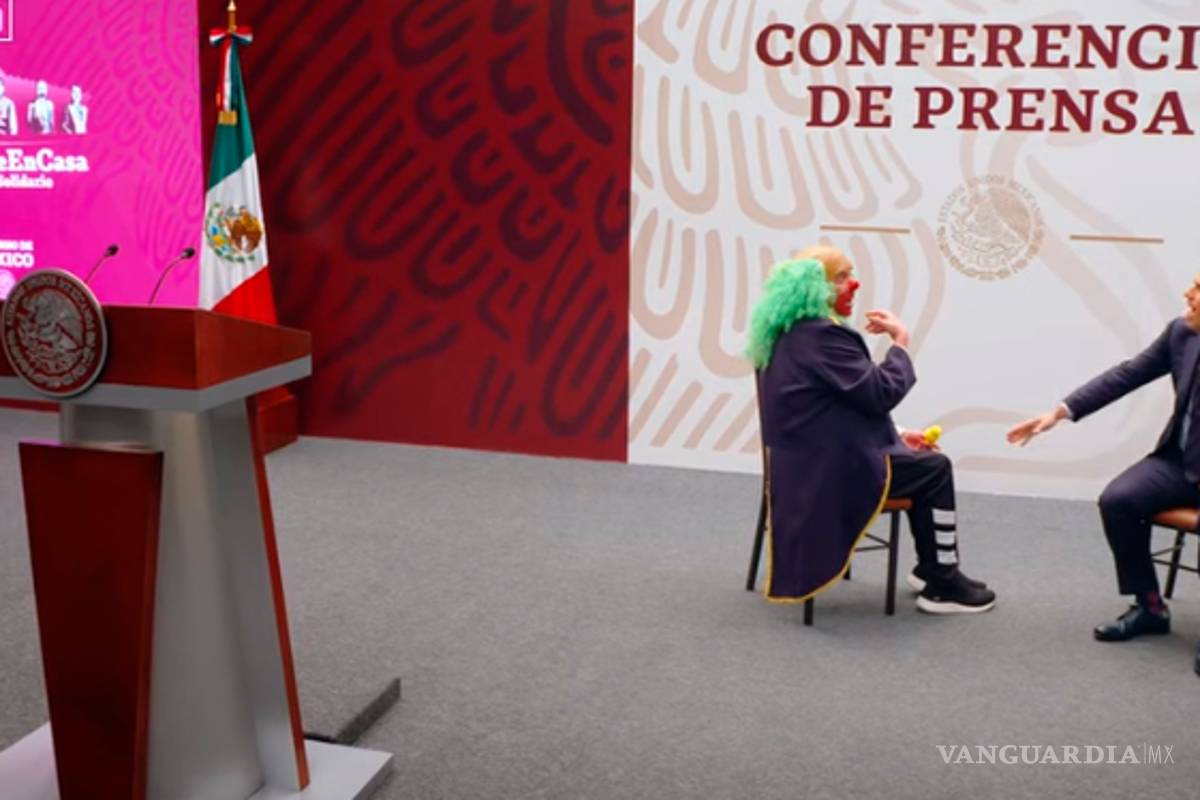 Brozo y Loret de Mola visitan 'el lugar de los grandes espectáculos': La Mañanera