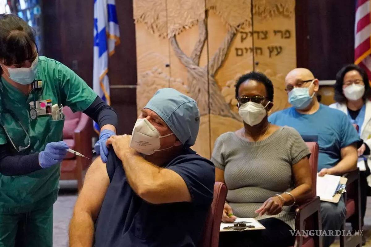 Planea administración de Biden vacunar a los indocumentados