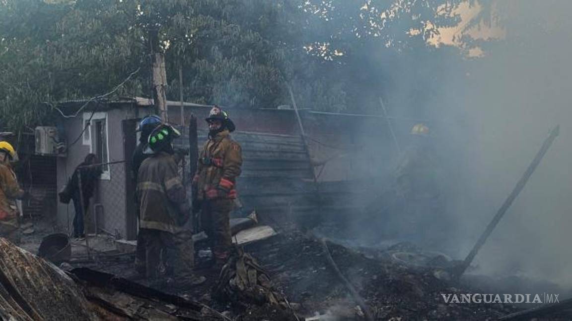 $!Elementos de Protección Civil de Nuevo León (PCNL) atendieron el incendio de tres tejabanes en el municipio de Guadalupe, sin reporte de lesionados.