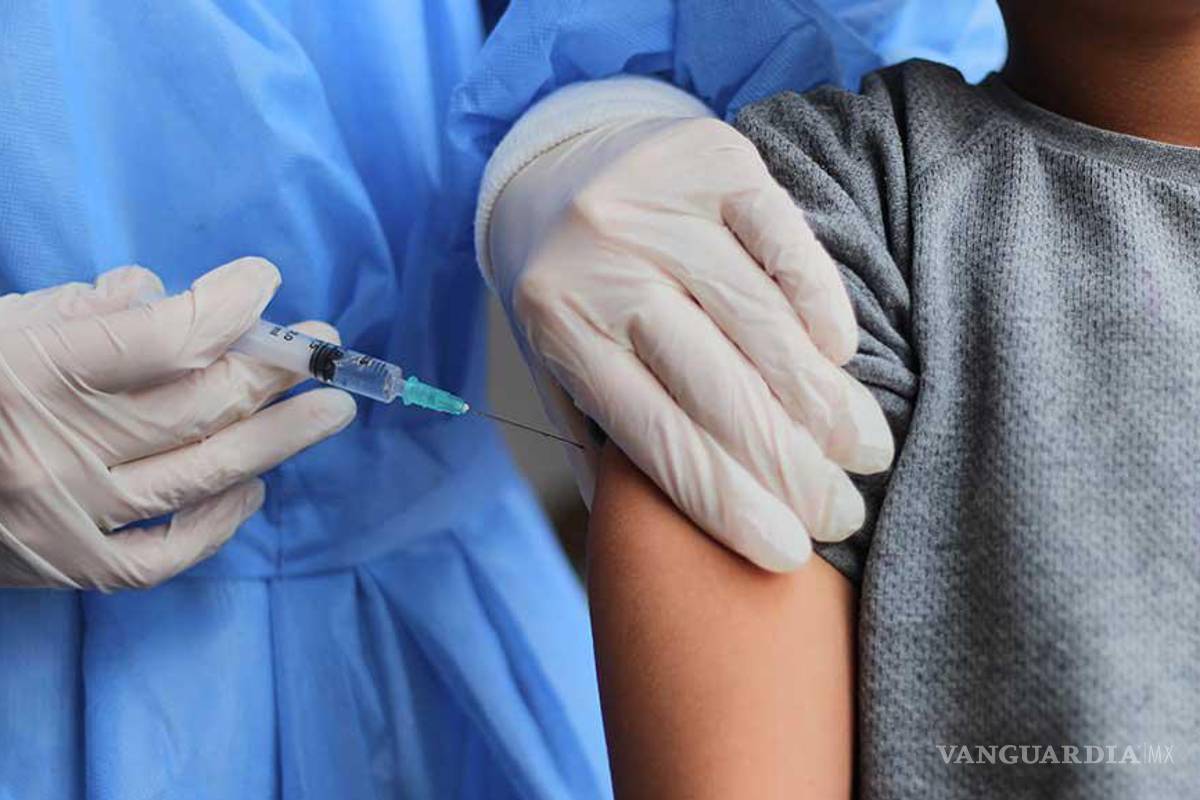 Alerta experto caída de cobertura de vacunación infantil