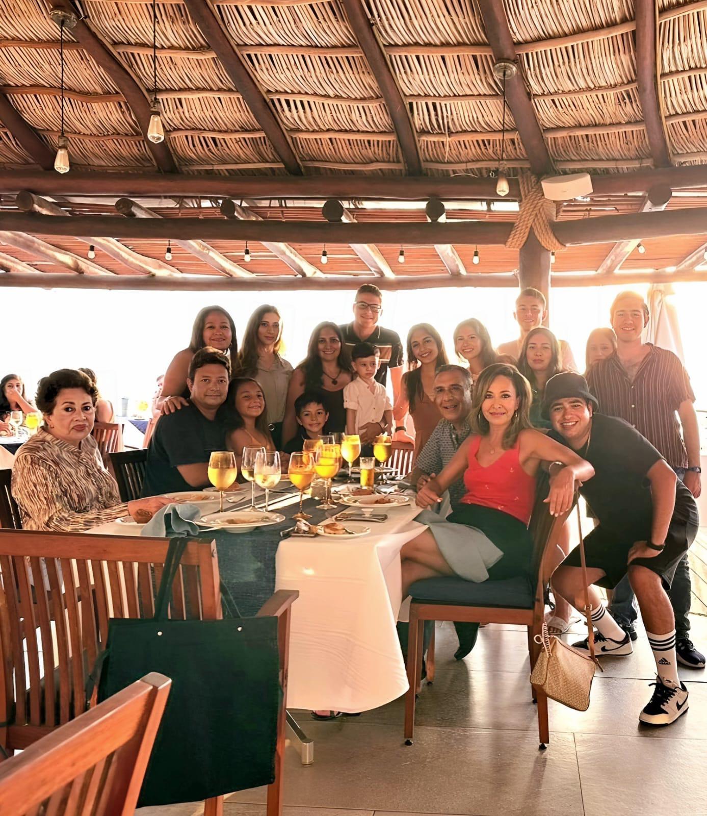 $!Junto a su familia, durante un viaje a Puerto Vallarta en el verano de 2023.
