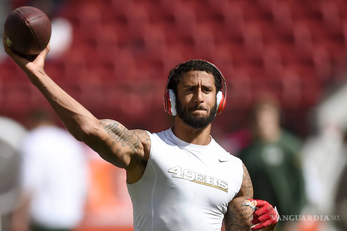 El caso de Colin Kaepernick y su protesta contra el racismo causa polémica en EU