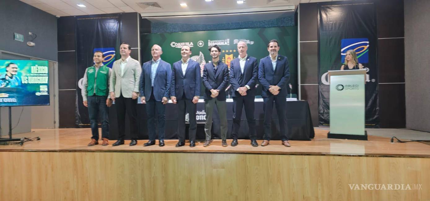 $!Autoridades estatales, municipales y directivos del futbol presentaron en el Auditorio Orlegi el duelo entre México y Uruguay en la Comarca Lagunera.
