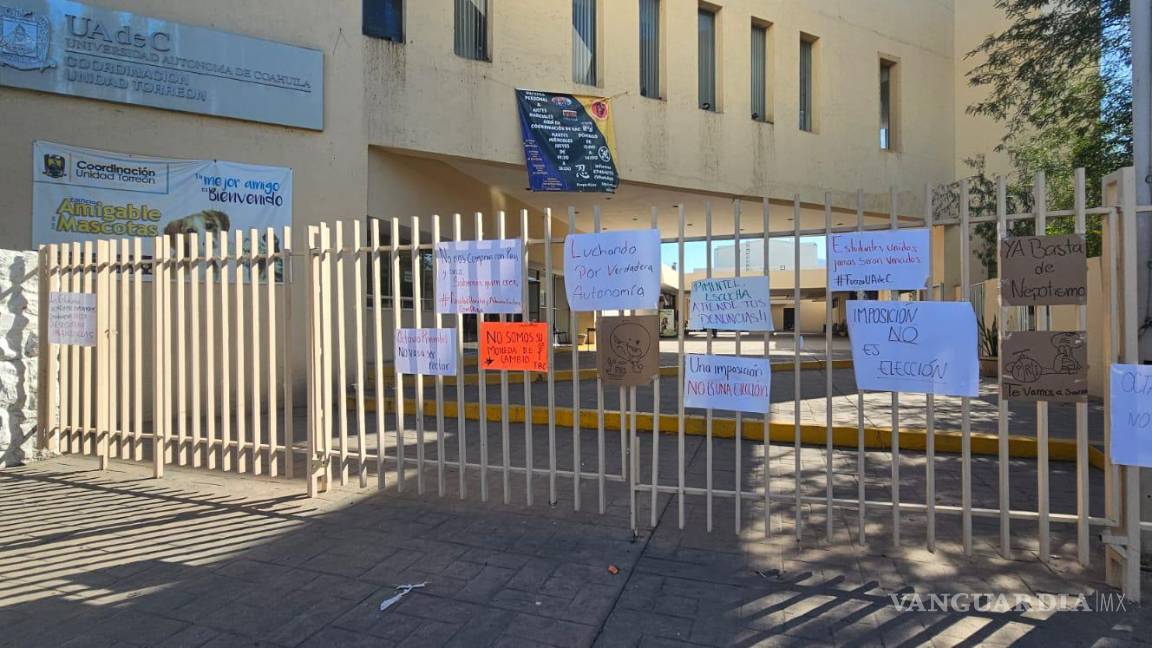 $!Los estudiantes continúan en su postura de que se cancele la elección de rector el día de mañana.