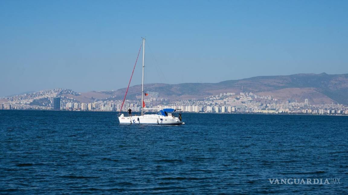 $!Vista del Golfo de Esmirna, con el distrito de Karsiyaka, desde el puerto deportivo de la ciudad. EFE/Guillermo López