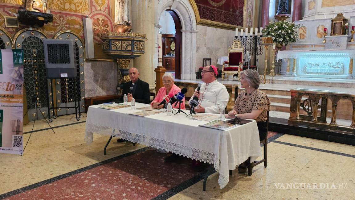 $!El obispo Hilario González durante la presentación oficial del Santo Cristo Fest 2025 en la Catedral de Santiago.