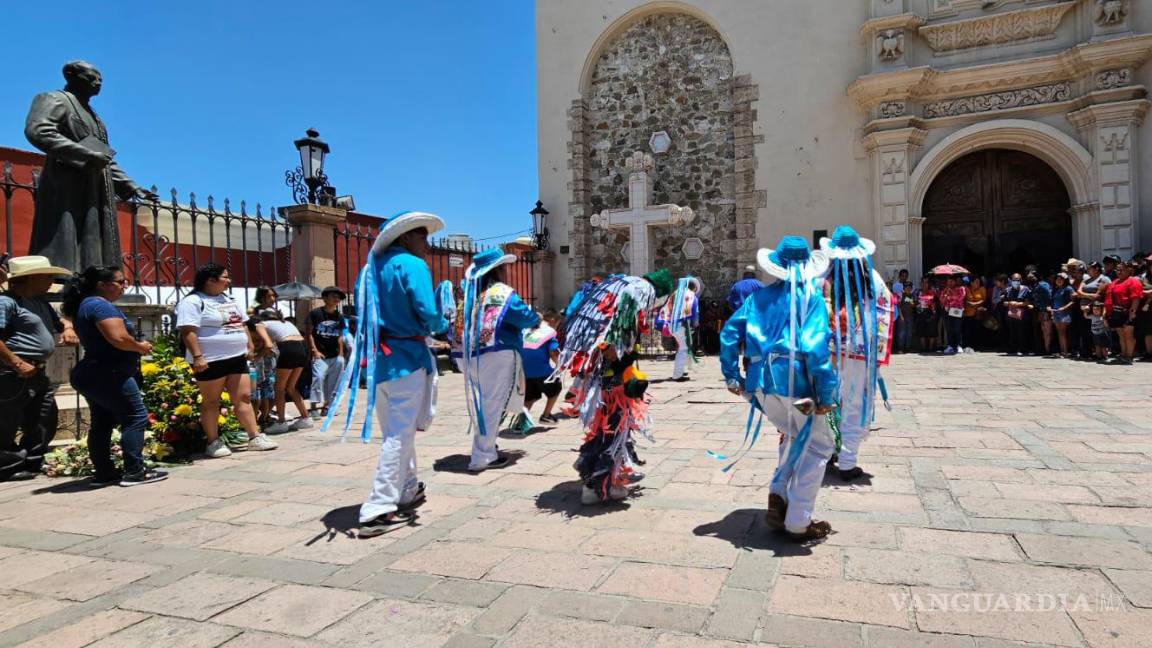 Danzas le ponen alegría y color a los festejos del Santo Cristo, en Saltillo