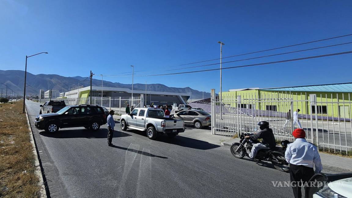 Alumnos de Medicina toman la Universidad de Durango, en Saltillo