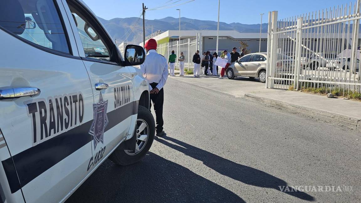 Alumnos de Medicina toman la Universidad de Durango, en Saltillo