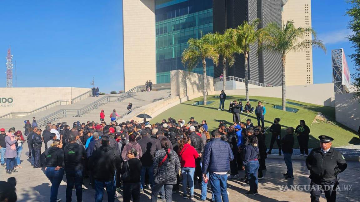 Protestan tianguistas y comerciantes de Torreón contra la reducción de espacios en la vía pública