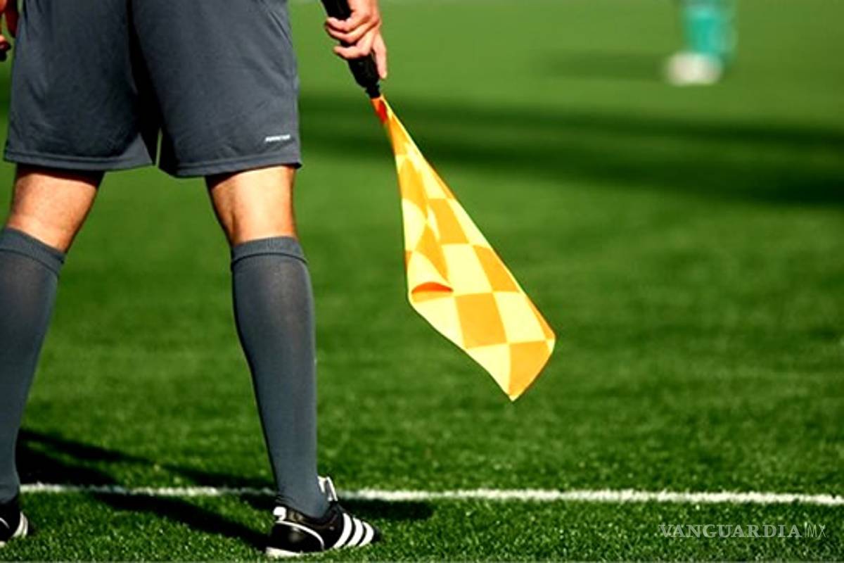 Se lesionó el árbitro asistente que estaría en el Panamá vs México; habrá nuevo juez de línea