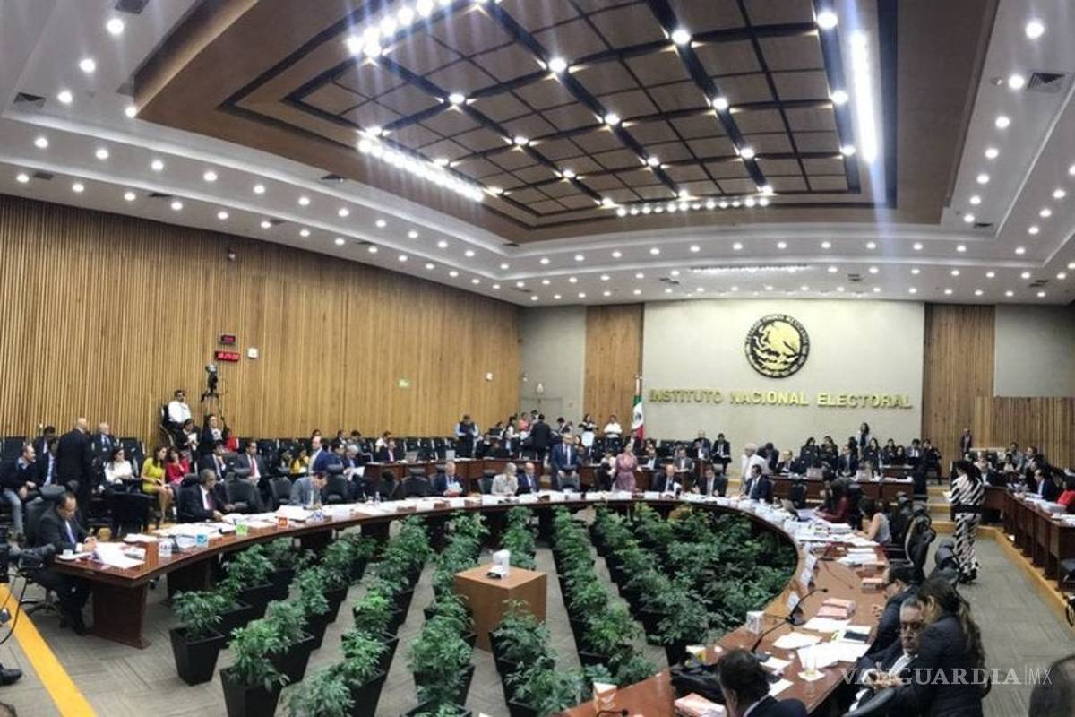 Más de 2 mil intelectuales acusan de "amagos para desacreditar" a los consejeros del INE