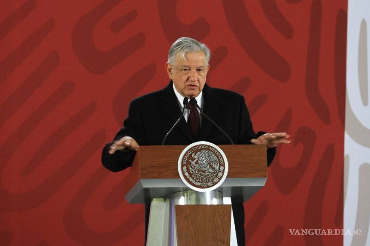AMLO acusa a distribuidores de abusos en venta de gasolina