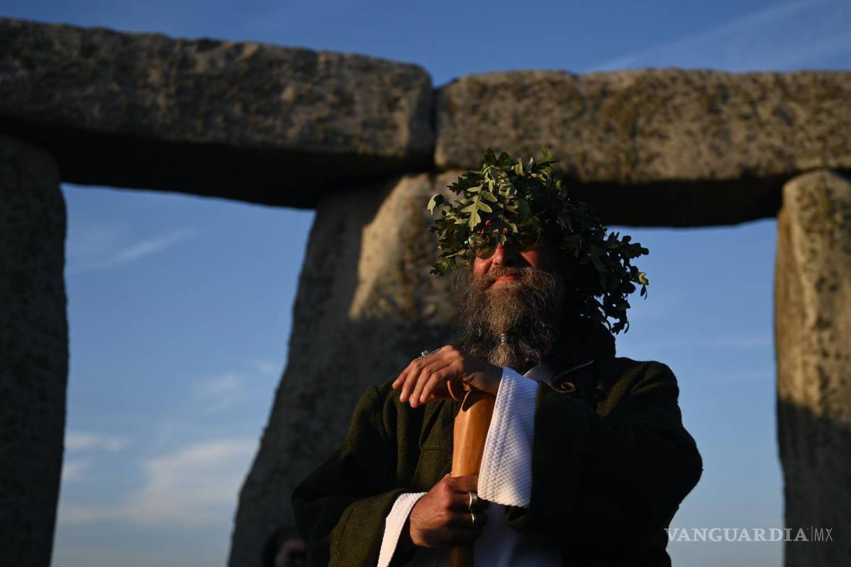 Así celebran miles de personas el Solsticio de Verano en Stonehenge (fotos)