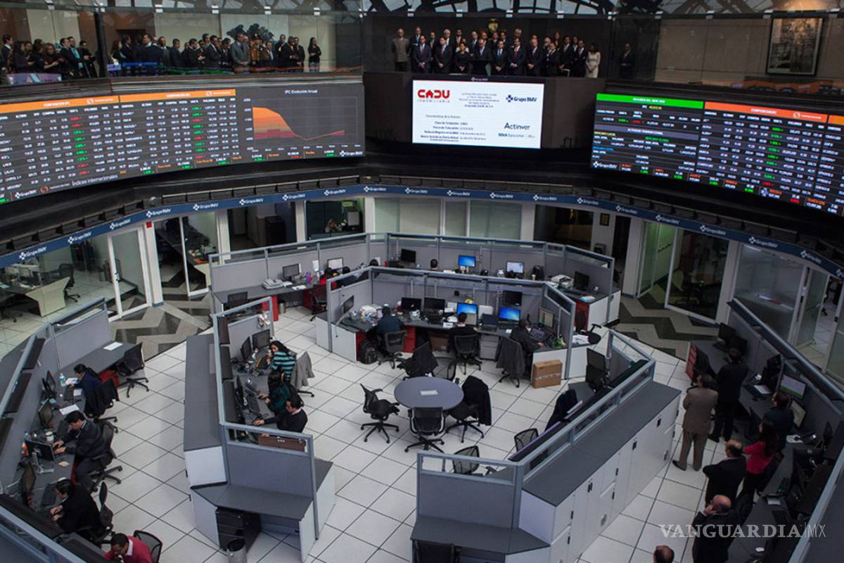 Bolsa mexicana abre a la baja; atención puesta en consulta sobre el NAIM