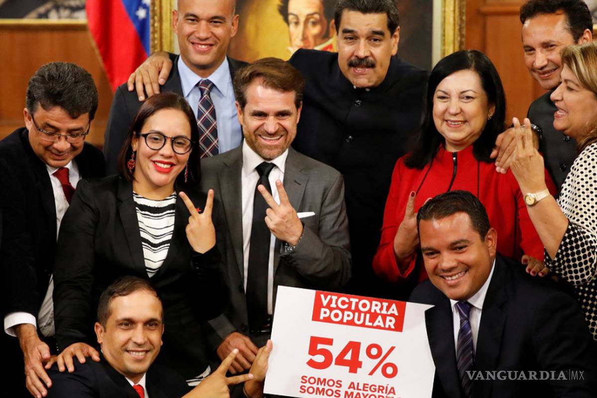 Juramentan 18 gobernadores chavistas en Venezuela