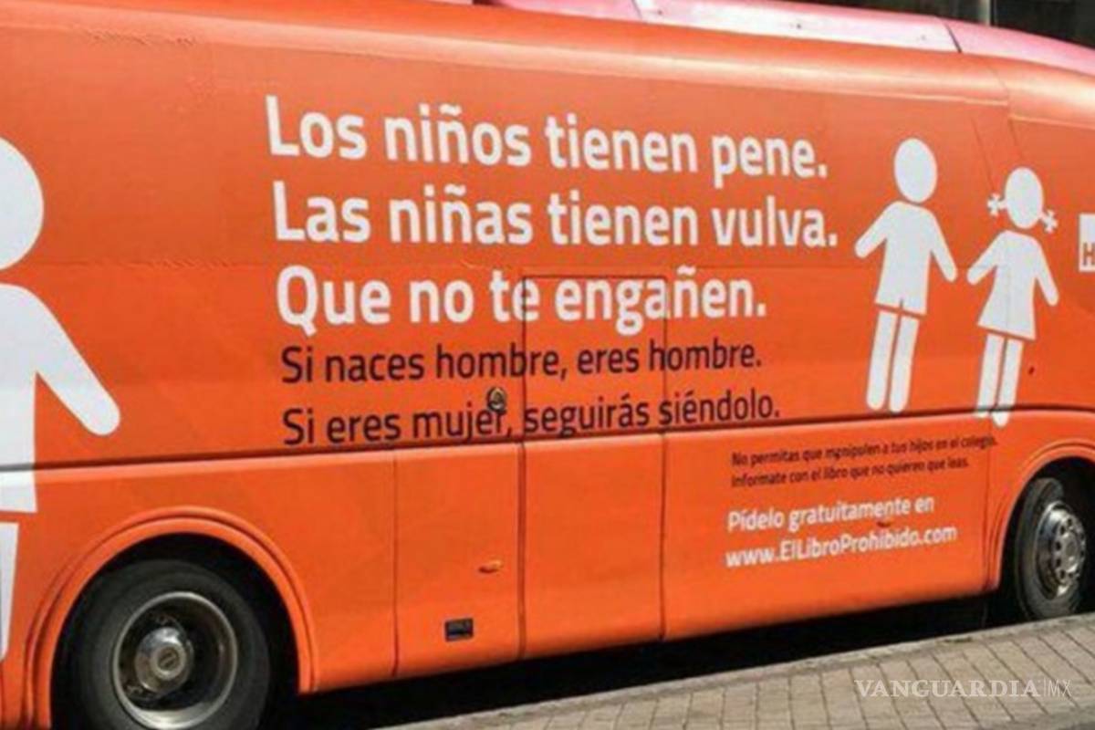 Polémico autobús con lemas contra la transexualidad infantil se pasea por Madrid