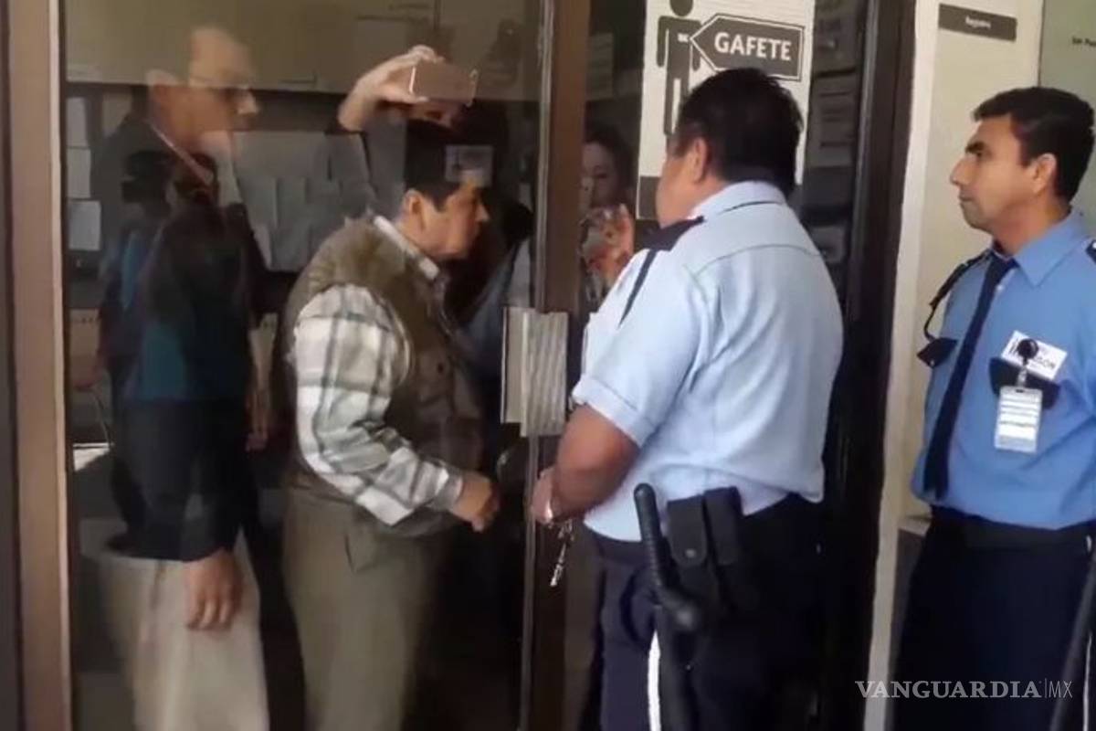 Empleados del SAT en cinco estados denuncian despidos masivos