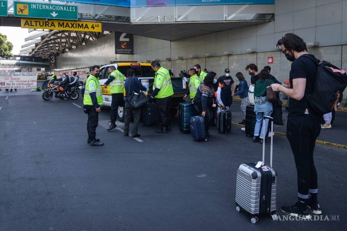 Retiran policías la manifestación en el Aeropuerto Internacional de la CDMX