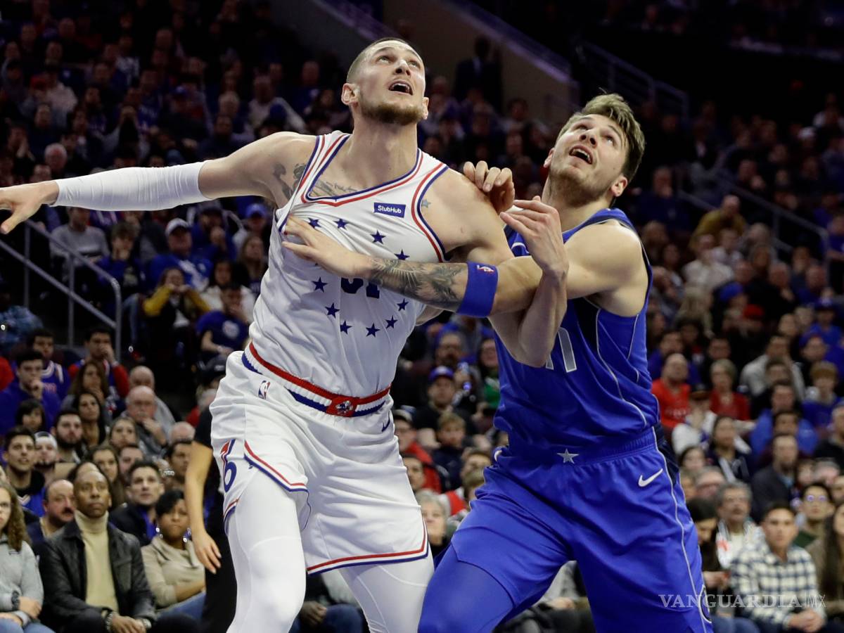$!Embiid y Simmons hacen la dupla perfecta para darle la victoria a los 76ers