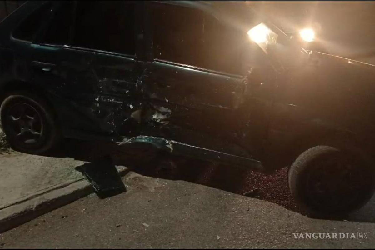 Mujer enfurecida hace chocar a su marido al verlo con otra mujer en Parras