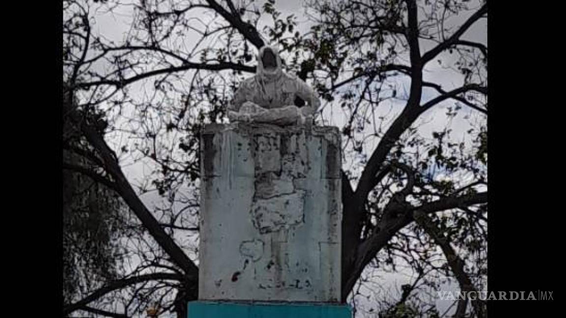 ¿El ‘ángel de la muerte’? Se cuestionan en redes extraño monumento en el Centro de Saltillo