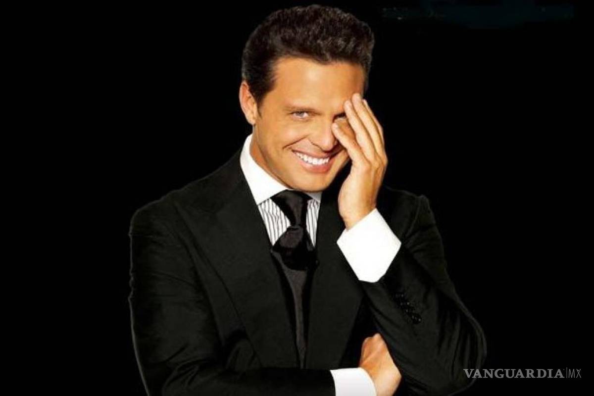 En pleno concierto calienta el sol a Luis Miguel... literal (video)