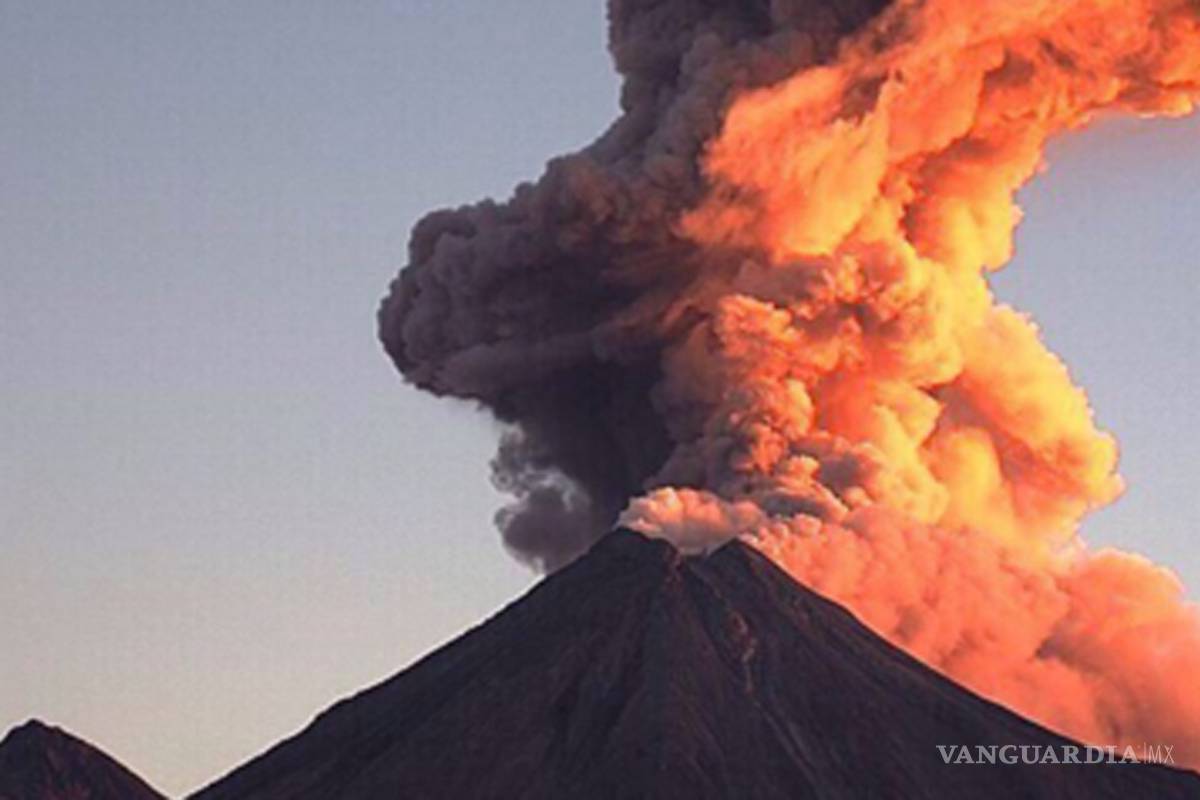 Volcán Colima registra explosión