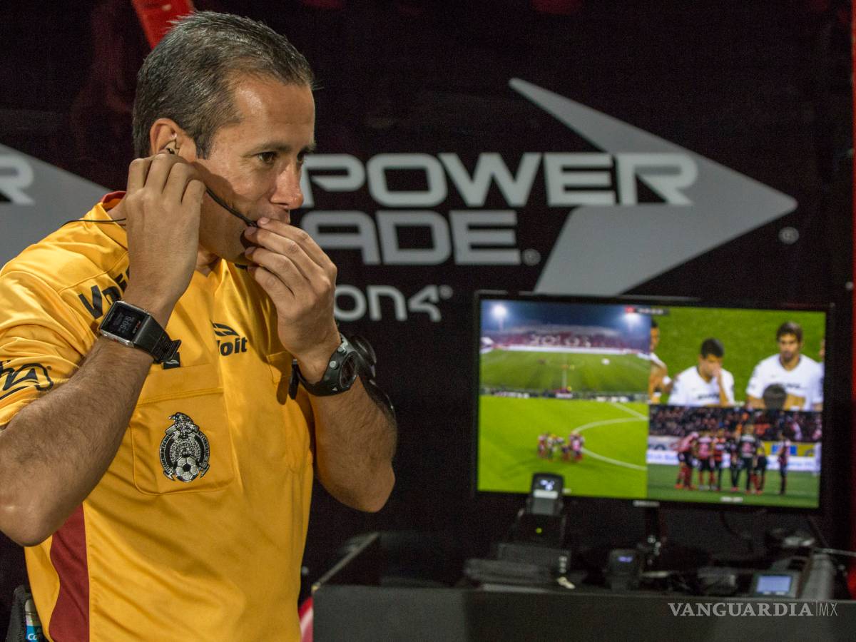 $!Directores técnicos y jugadores usan al VAR de pretexto, afirma Arturo Brizio