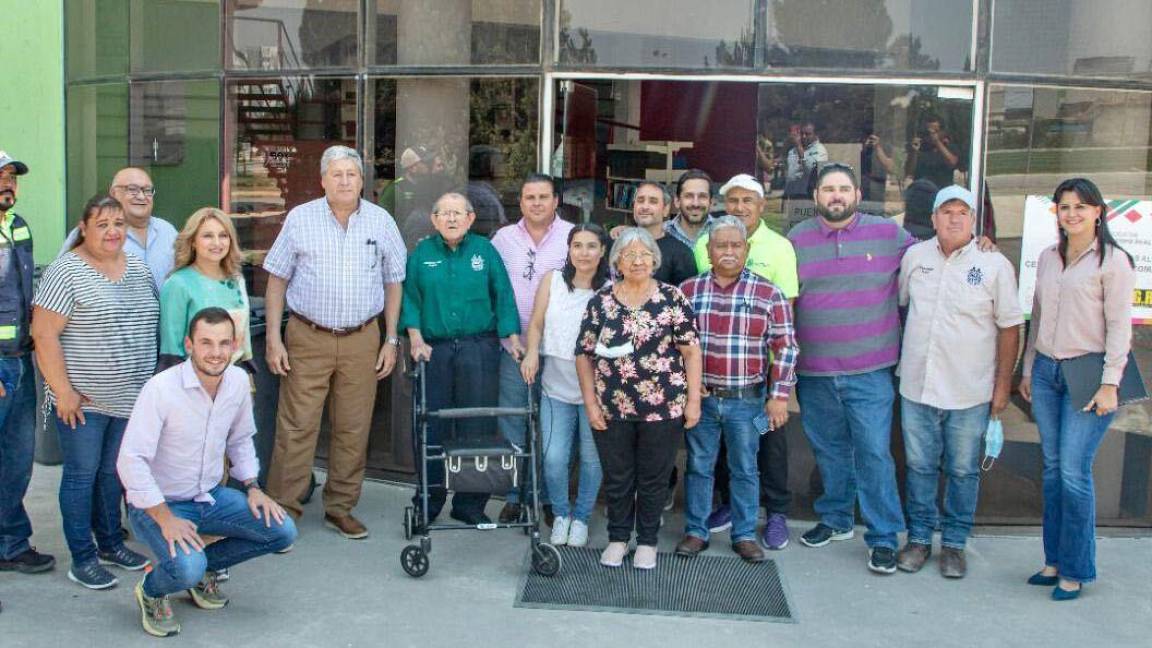 $!Revisa alcalde Chema Fraustro condiciones de Biblioparques de Saltillo
