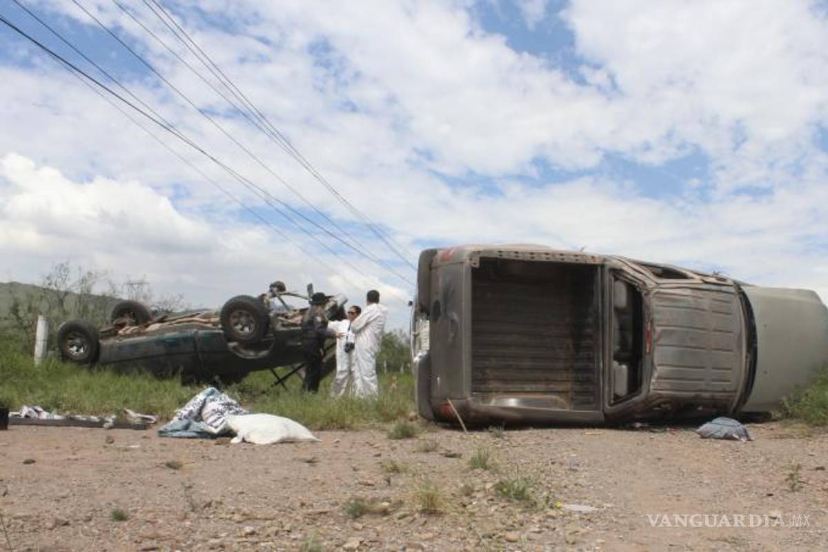 Saltillo: fallece mujer en volcadura; dos más en estado grave