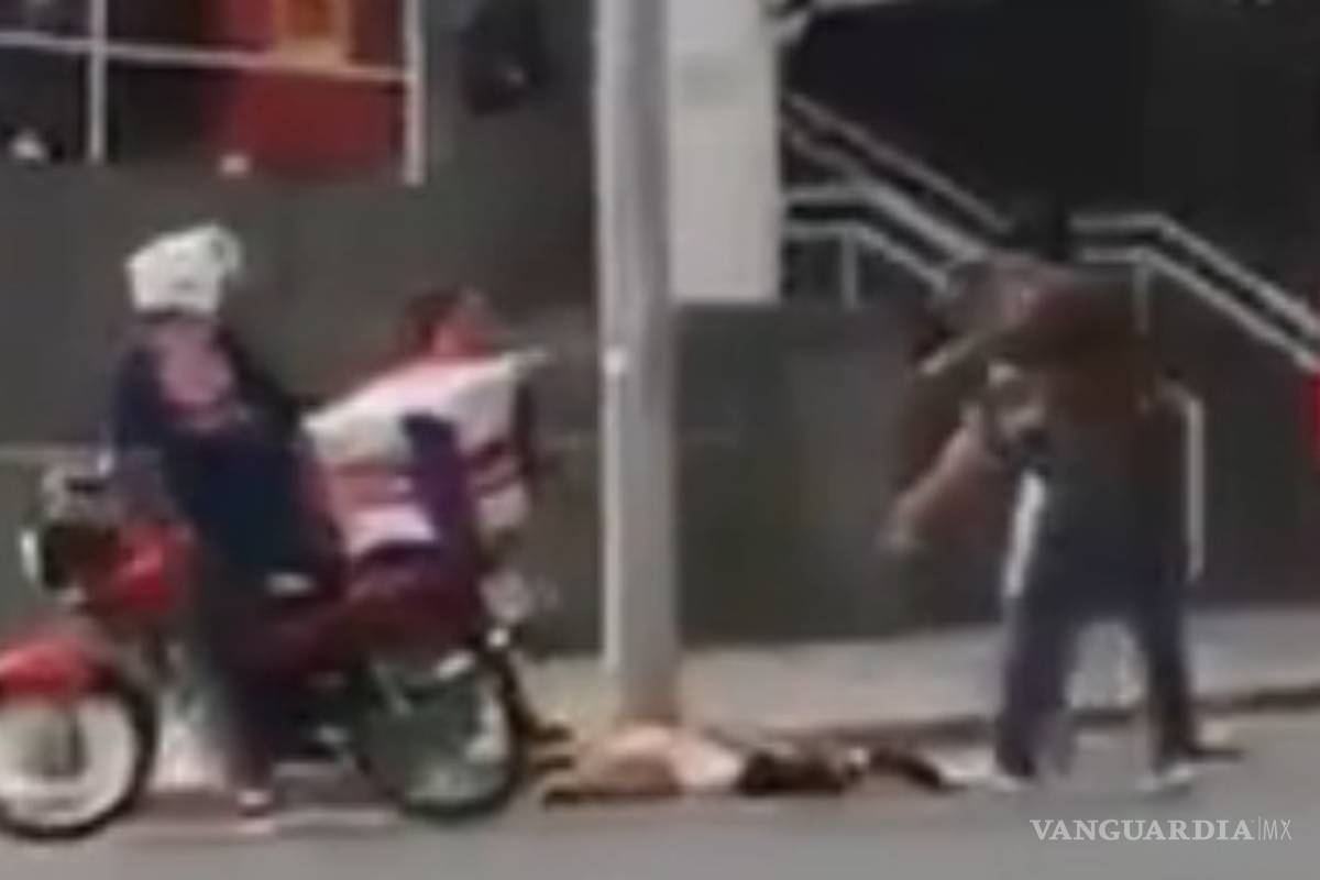 Reportan al borde la muerte a aficionado Tigre apuñalado por la porra de Monterrey