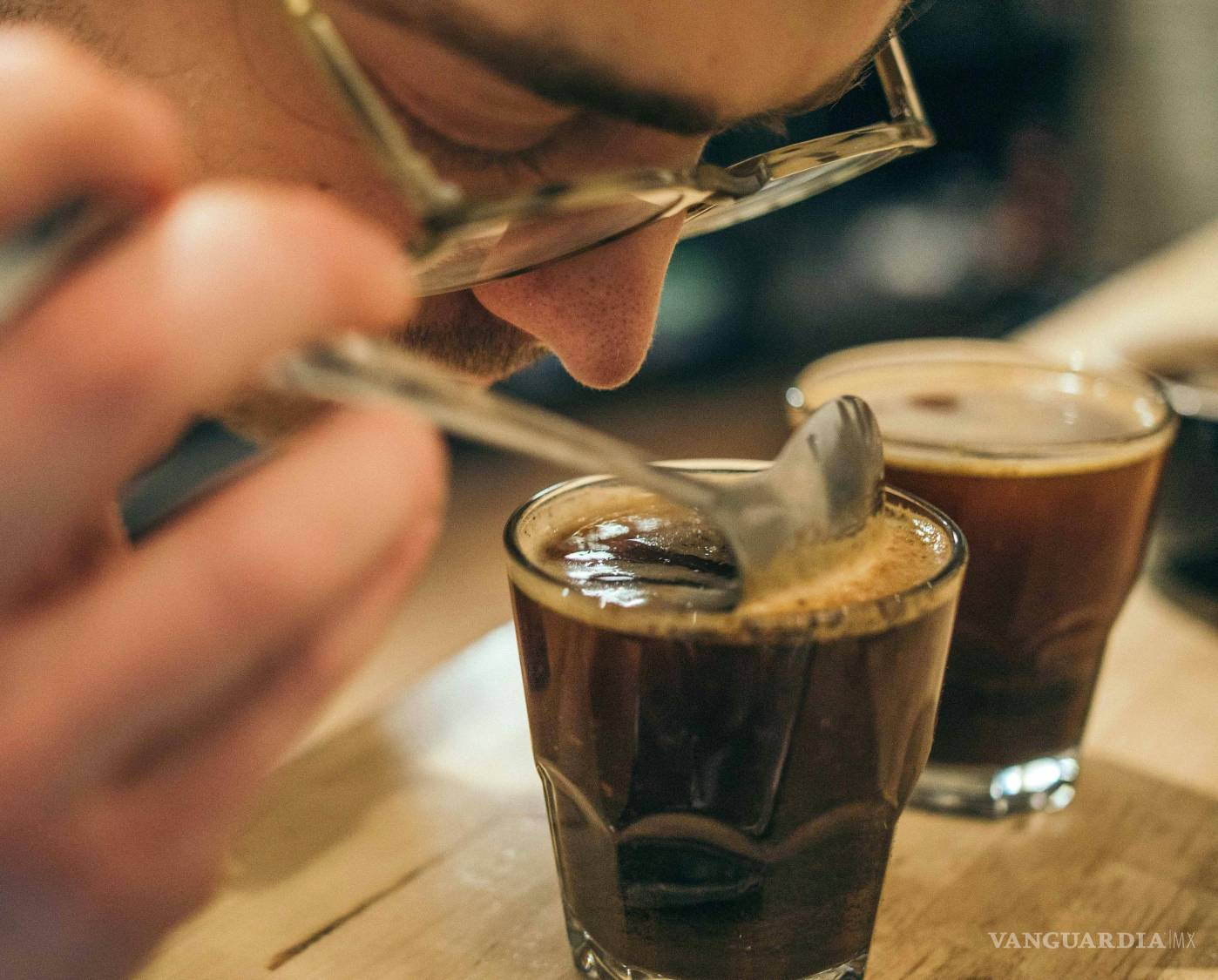 $!Oler una fragancia basta para devolvernos, en un instante, a una escena que creíamos perdida, como los desayunos con café por las mañanas durante unas vacaciones familiares.