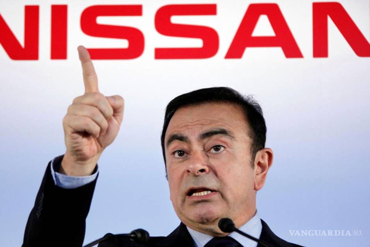 Expresidente de Nissan es acusado por abuso de confianza