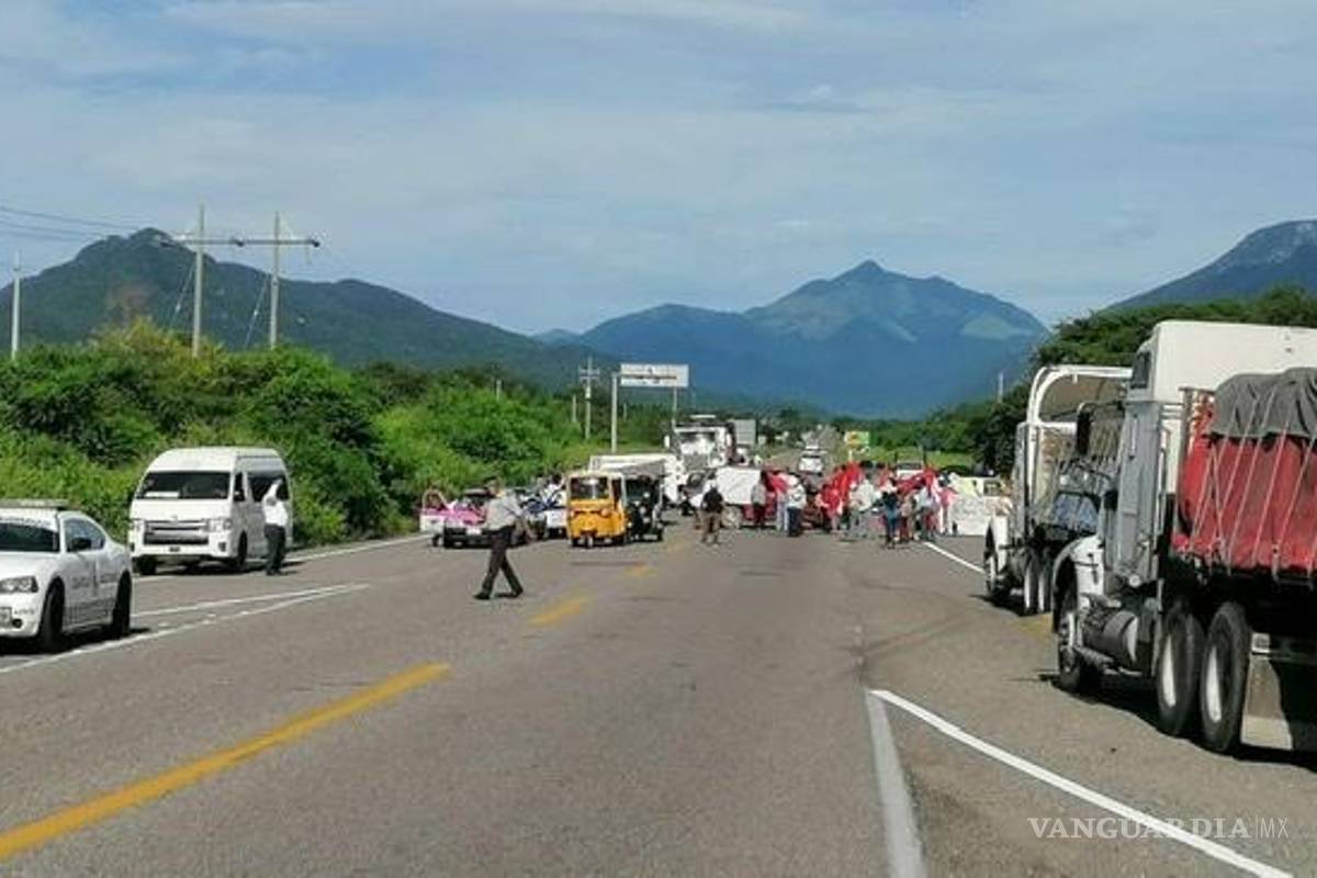 Suman más de 50 bloqueos en el Istmo de Tehuantepec