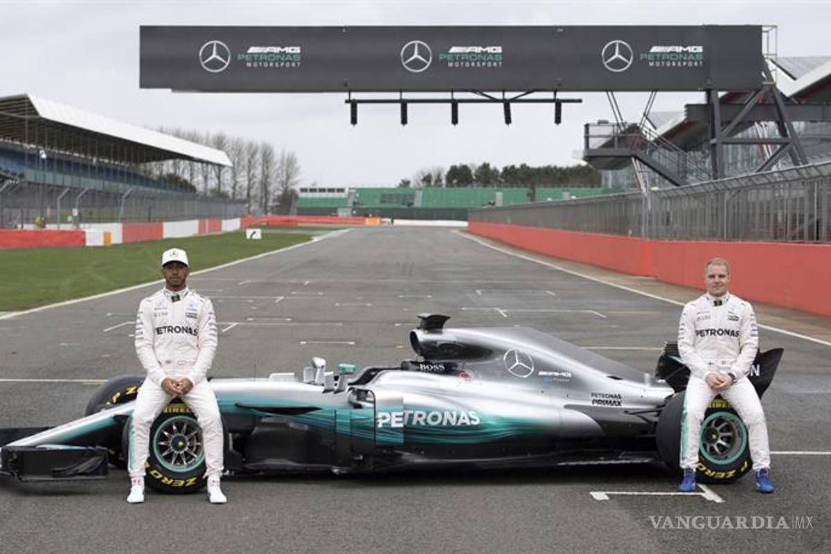 Mercedes presenta su bólido W08 para la temporada 2017