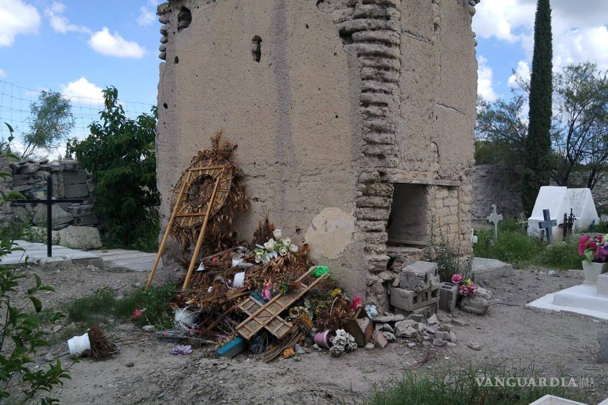 Profanan tumbas en panteón de Parras, Coahuila; investigan si buscaban reliquias
