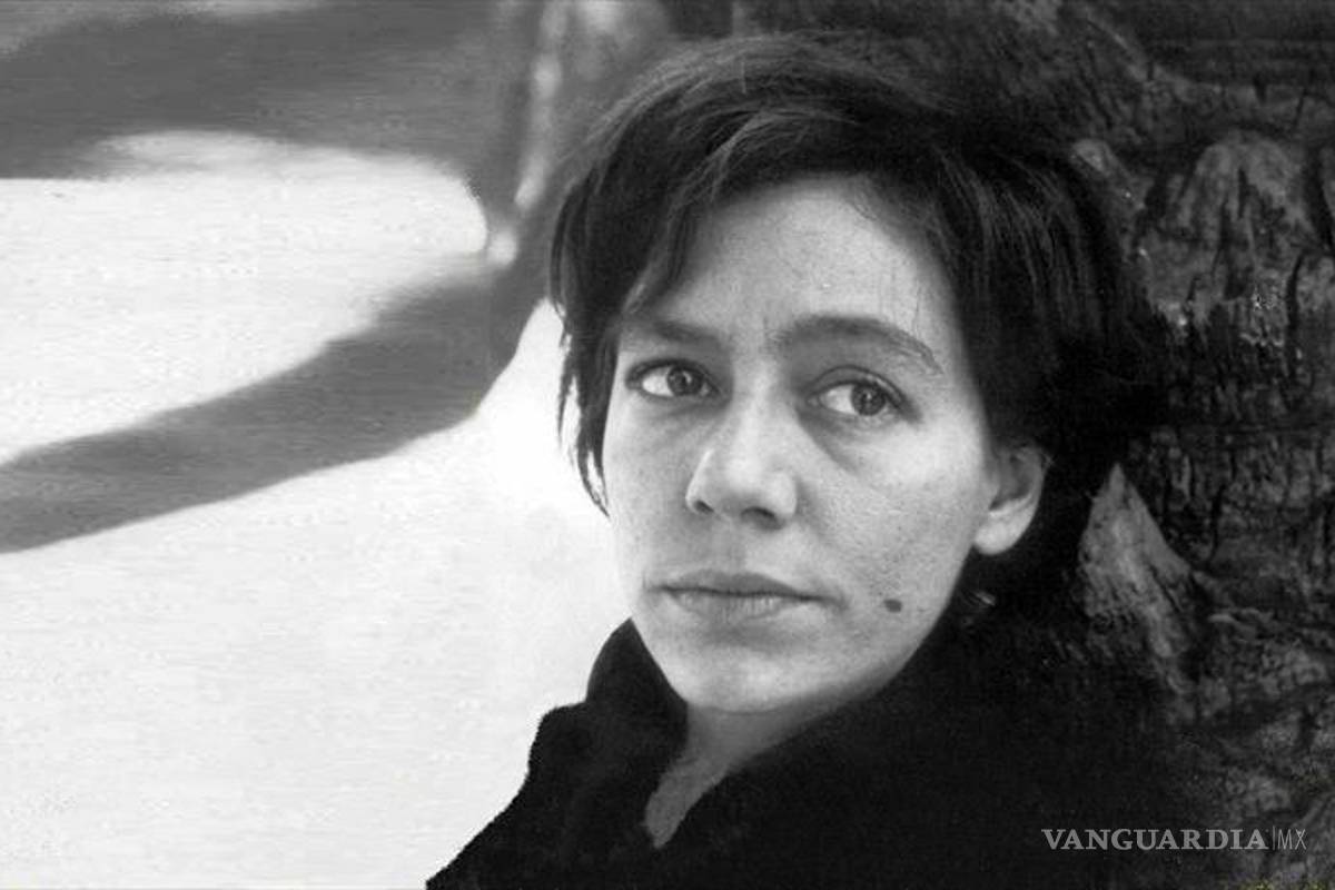 Alejandra en el país de la poesía