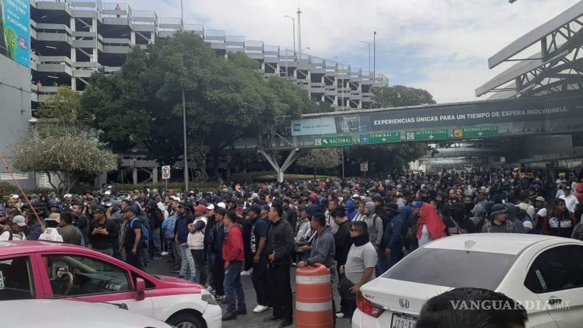 Policía Federal se enfrenta contra policías de CDMX fuera del Aeropuerto capitalino
