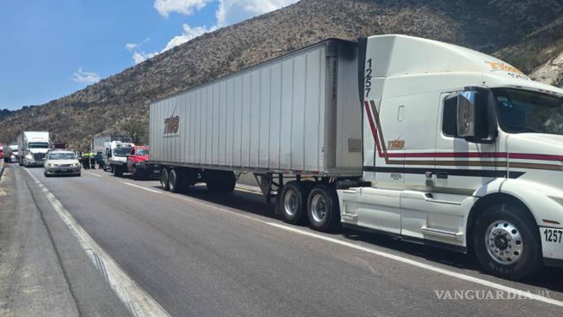 $!Elementos de la Guardia Nacional acudieron al sitio para abanderar la zona y realizar el peritaje correspondiente.
