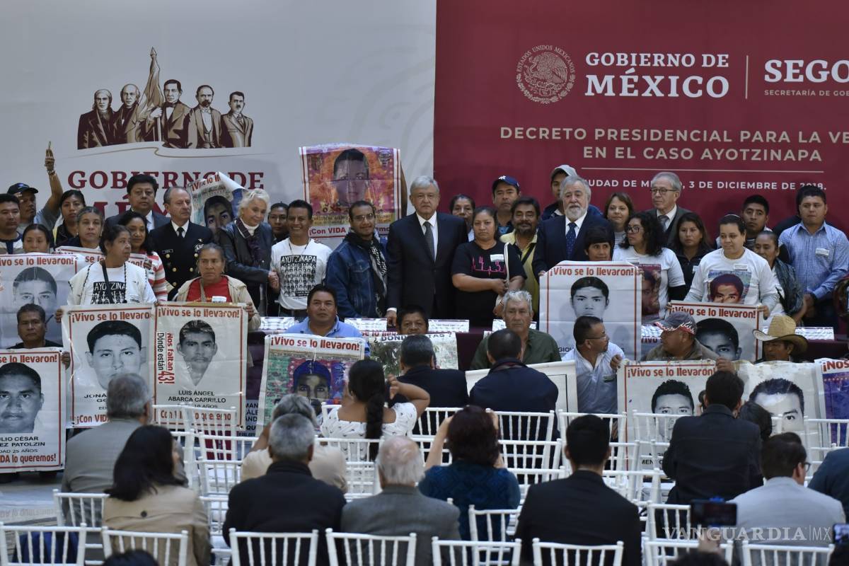 Volverán a creer en usted si nos entrega a los 43, dice madre a AMLO