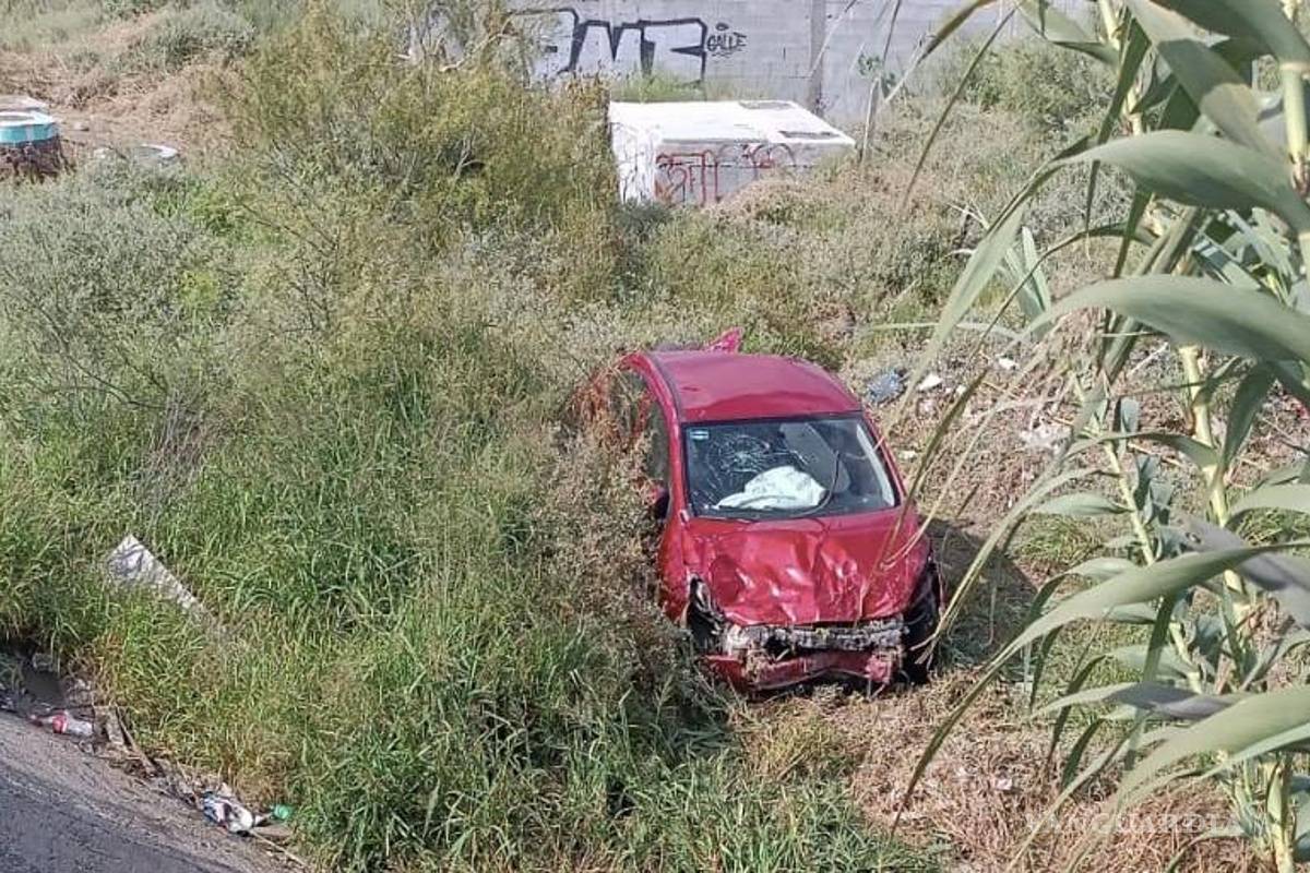Cae automovilista en un barranco tras quedarse dormido en la Monterrey-Saltillo