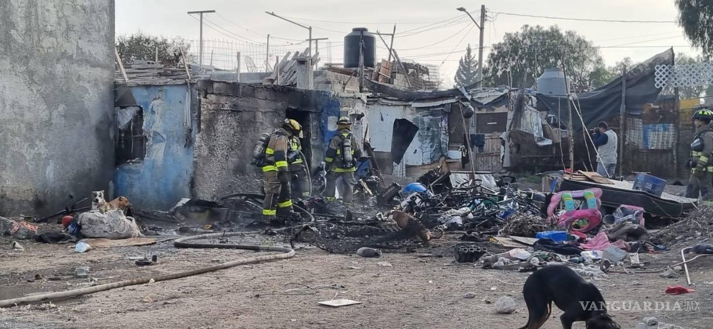 ¡Héroe! Padre casi muere en incendio; logra rescatar a sus 3 hijos menores, al oriente de Saltillo