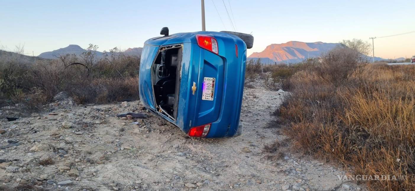 Reportan tres heridos en volcadura sobre carretera Los Pinos en Ramos Arizpe